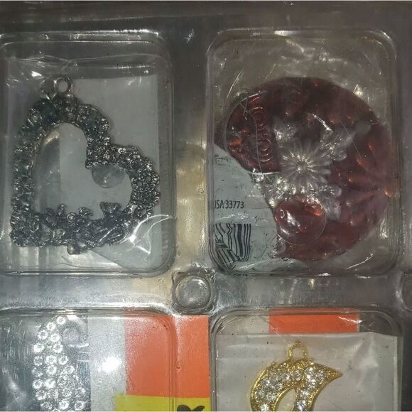 1 surprise 🫢 Charm 🎁 - Picture 9 of 11